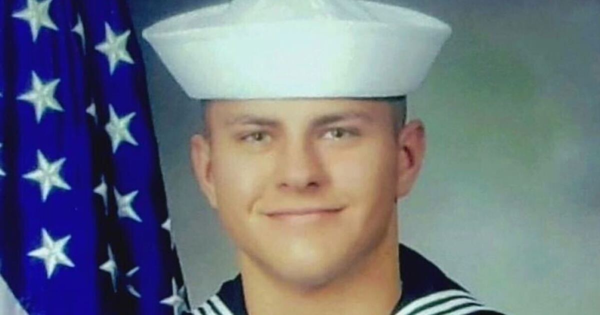 U.S. Navy sailor gunned down in West Allis, police searching for suspects